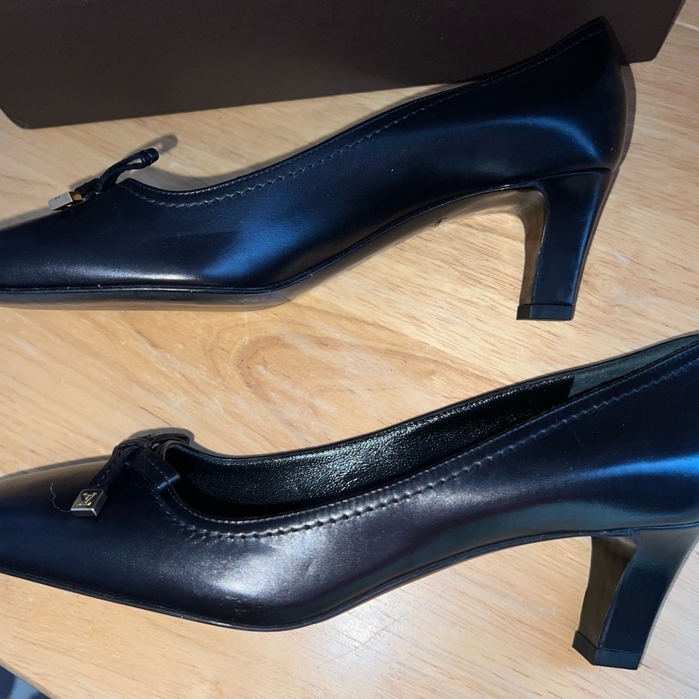 Louis Vuitton uniform black pumps. In excellent condition. - Picture 4 of 8